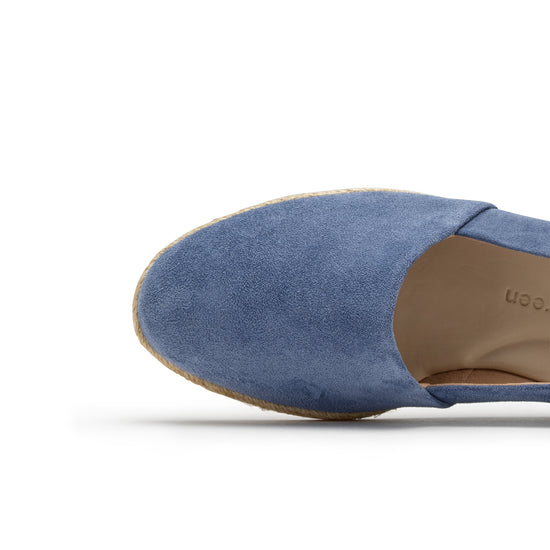 Womens Lake Soft Suede Flat- Paul Green Shoes Des Flat- Closeup Toebox View view 2