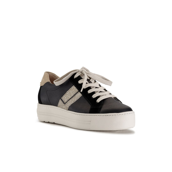 Zoom Sneaker
