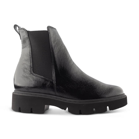 Nicki Boot